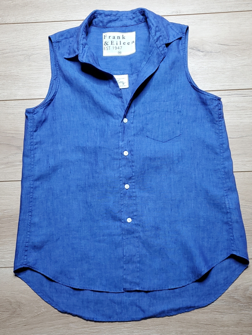 Frank & Eileen Sleeveless Button Down Shirt in Famous Blue Womens Size XS